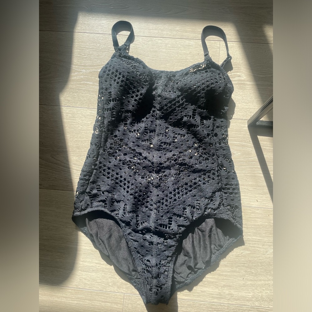 Sexy black swimsuit!
